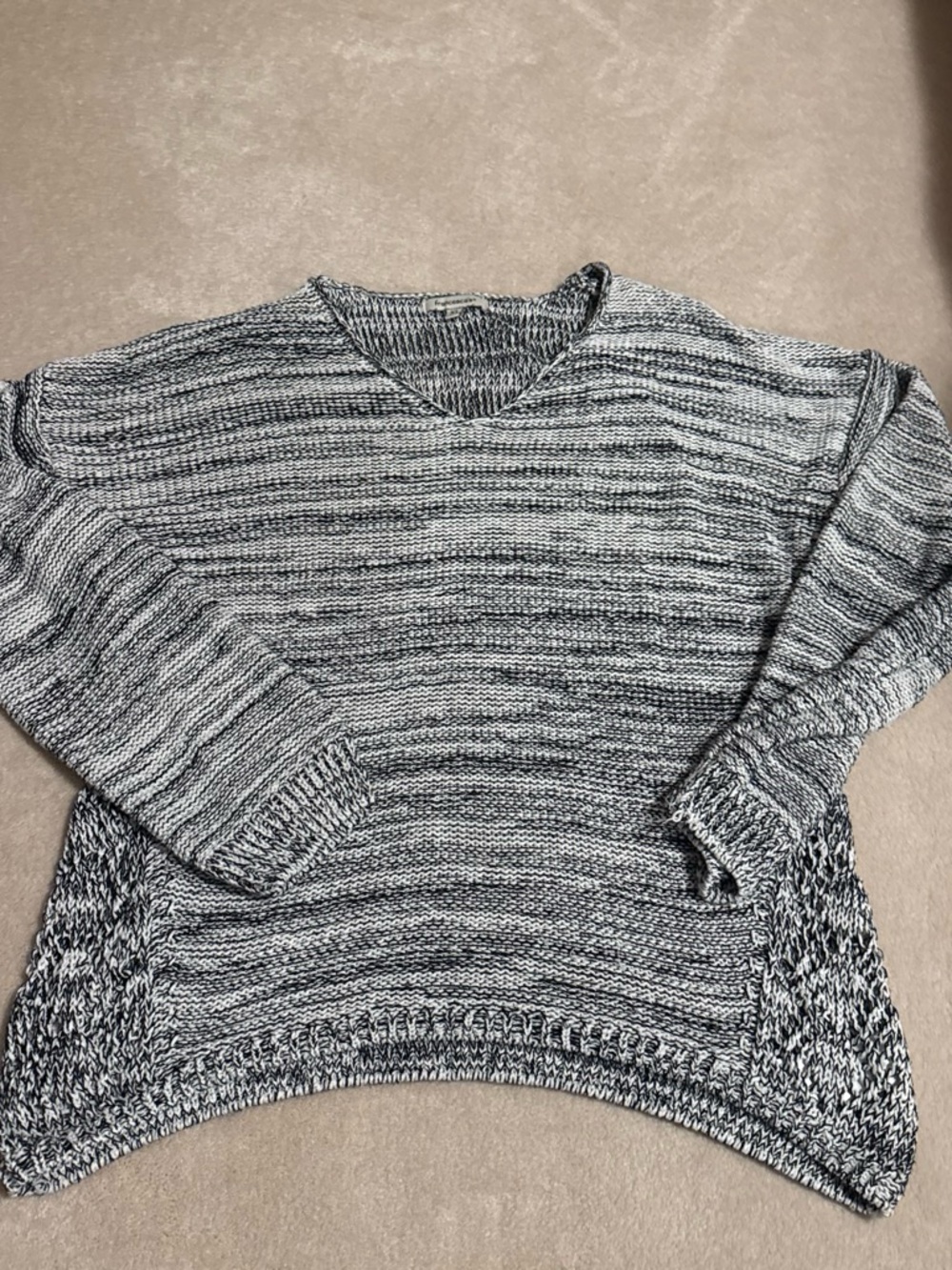 Francesca's Collections Marled Black & White V-Neck Sweater